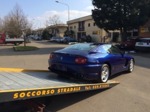 Soccorso stradale a Carpi H24. Carroattrezzi Idea Auto con Ferrari Blu